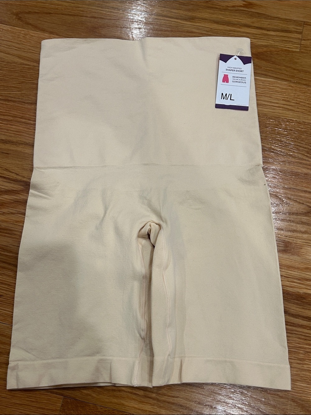 New Empetura High-Waist cream women’s Sculpting Shorts size medium / large nwt